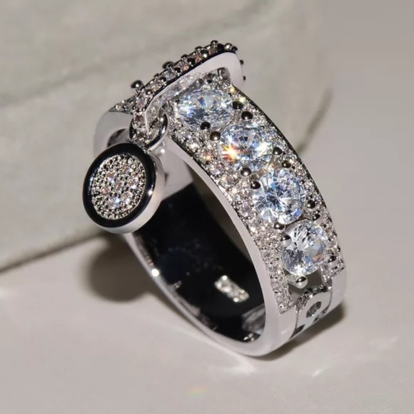 UNIQUE CHARM Size 7 Black Statement Ring with GIFT Bag - Picture 10 of 10